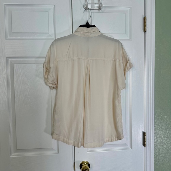 Banana Republic Women’s Cream Cropped Button Down Shirt Medium - Picture 6 of 6